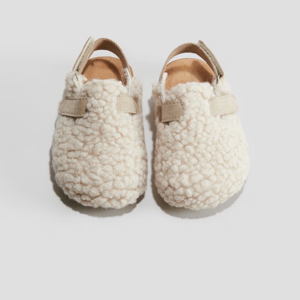 FLUFFY SLIPPERS